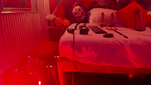 Snapshot of SusanCouper chatting on 10/24/25, 11:56 SusanCouper online show from 10/24/25, 11:56