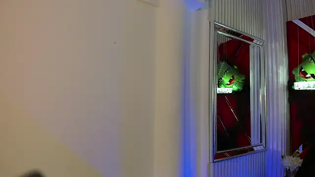 Snapshot of SusanCouper chatting on 10/27/25, 10:36 SusanCouper online show from 10/27/25, 10:36