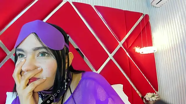 Snapshot of SusanCouper chatting on 05/20/26, 04:51 SusanCouper online show from 05/20/26, 04:51