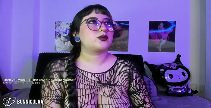 larissa01  online show from 04/30/26, 10:25