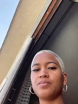 Snapshot of Julieta_cooper1 chatting on 03/02/25, 04:42 Julieta cooper1 online show from 03/02/25, 04:42