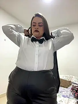 Im Amelia online show from 10/30/25, 10:32