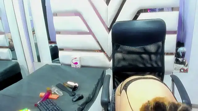 AndrySaenz18 online show from 01/23/25, 03:16