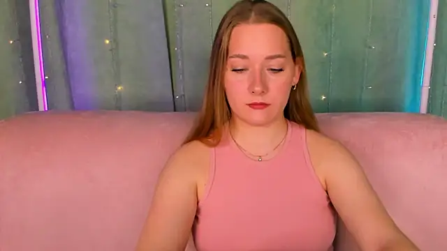 Snapshot of AlinaVice chatting on 04/30/26, 01:12 AlinaVice online show from 04/30/26, 01:12