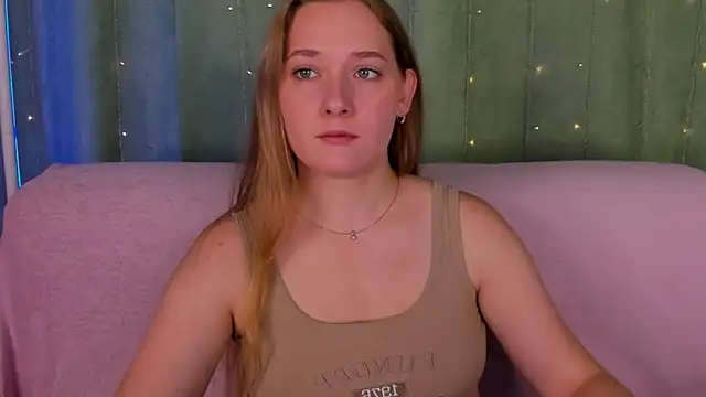 Snapshot of AlinaVice chatting on 07/17/26, 01:12 AlinaVice online show from 07/17/26, 01:12