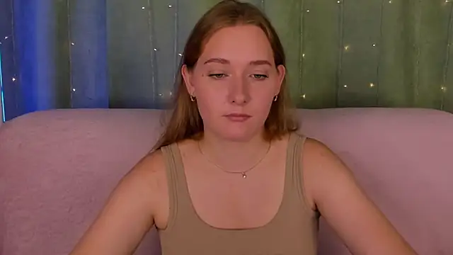 Snapshot of AlinaVice chatting on 07/21/26, 01:19 AlinaVice online show from 07/21/26, 01:19