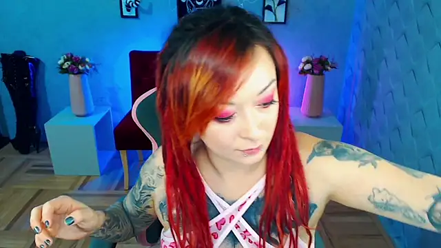 Snapshot of Miss-Tattoo chatting on 01/18/25, 05:26 Miss-Tattoo online show from 01/18/25, 05:26