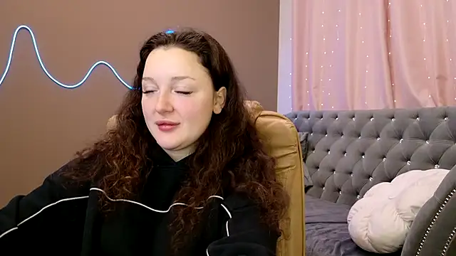 GloriNichols online show from 10/18/25, 05:10