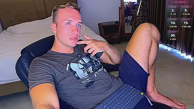 Snapshot of tommy_cumfinger chatting on 07/03/26, 04:08 tommy cumfinger online show from 07/03/26, 04:08