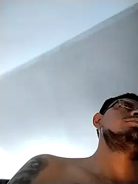 Snapshot of ale3J4a chatting on 12/29/24, 06:35 ale3J4a online show from 12/29/24, 06:35