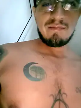 Snapshot of ale3J4a chatting on 12/31/24, 11:49 ale3J4a online show from 12/31/24, 11:49