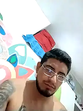 Snapshot of ale3J4a chatting on 01/01/25, 06:27 ale3J4a online show from 01/01/25, 06:27