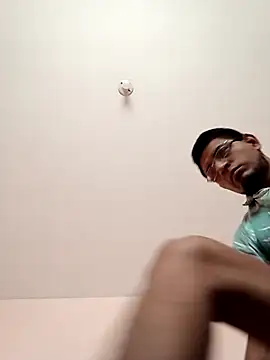 Snapshot of ale3J4a chatting on 01/06/25, 05:27 ale3J4a online show from 01/06/25, 05:27