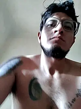 Snapshot of ale3J4a chatting on 11/22/25, 03:11 ale3J4a online show from 11/22/25, 03:11