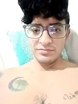 Snapshot of ale3J4a chatting on 12/17/25, 02:34 ale3J4a online show from 12/17/25, 02:34