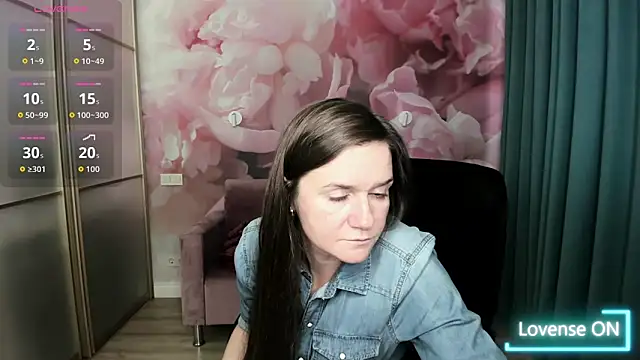 AriaGray online show from 10/30/25, 01:56