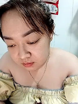 Snapshot of VyOanh2K chatting on 02/10/25, 01:44 VyOanh2K online show from 02/10/25, 01:44