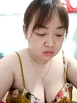 Snapshot of VyOanh2K chatting on 02/11/25, 10:04 VyOanh2K online show from 02/11/25, 10:04