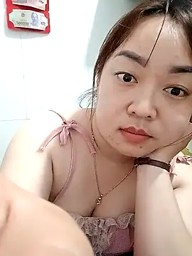 Snapshot of VyOanh2K chatting on 02/11/25, 06:11 VyOanh2K online show from 02/11/25, 06:11