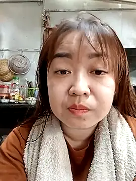 Snapshot of VyOanh2K chatting on 02/13/25, 08:27 VyOanh2K online show from 02/13/25, 08:27