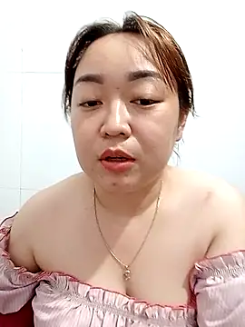 Snapshot of VyOanh2K chatting on 02/24/25, 01:21 VyOanh2K online show from 02/24/25, 01:21