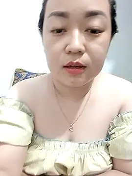 Snapshot of VyOanh2K chatting on 03/01/25, 02:23 VyOanh2K online show from 03/01/25, 02:23