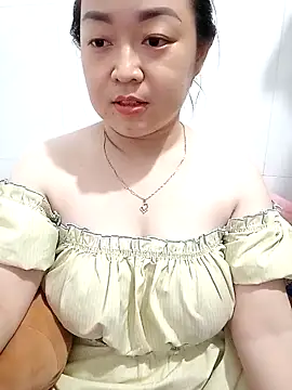 Snapshot of VyOanh2K chatting on 03/01/25, 05:27 VyOanh2K online show from 03/01/25, 05:27