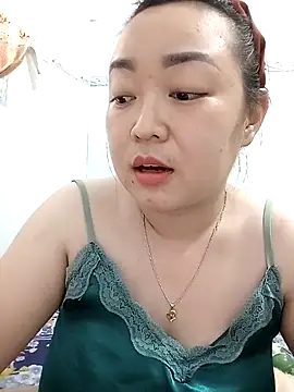 Snapshot of VyOanh2K chatting on 03/02/25, 09:10 VyOanh2K online show from 03/02/25, 09:10