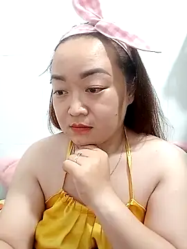 Snapshot of VyOanh2K chatting on 03/03/25, 02:26 VyOanh2K online show from 03/03/25, 02:26