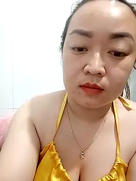 Snapshot of VyOanh2K chatting on 03/03/25, 05:29 VyOanh2K online show from 03/03/25, 05:29