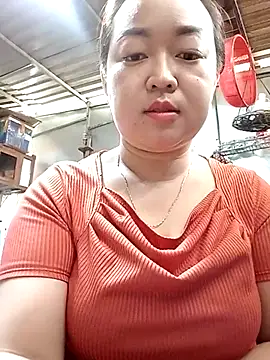 Snapshot of VyOanh2K chatting on 03/10/25, 01:56 VyOanh2K online show from 03/10/25, 01:56