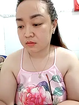 Snapshot of VyOanh2K chatting on 03/10/25, 02:16 VyOanh2K online show from 03/10/25, 02:16