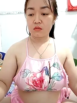 Snapshot of VyOanh2K chatting on 03/10/25, 05:18 VyOanh2K online show from 03/10/25, 05:18