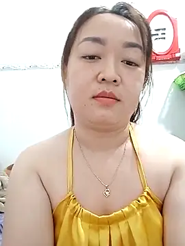 Snapshot of VyOanh2K chatting on 03/11/25, 05:02 VyOanh2K online show from 03/11/25, 05:02