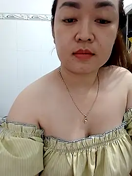 Snapshot of VyOanh2K chatting on 03/13/25, 07:06 VyOanh2K online show from 03/13/25, 07:06