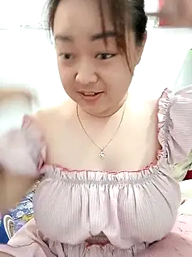 Snapshot of VyOanh2K chatting on 03/18/25, 07:52 VyOanh2K online show from 03/18/25, 07:52