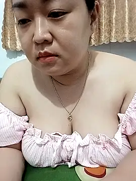Snapshot of VyOanh2K chatting on 10/15/25, 02:06 VyOanh2K online show from 10/15/25, 02:06
