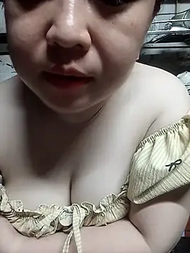 Snapshot of VyOanh2K chatting on 05/13/26, 03:42 VyOanh2K online show from 05/13/26, 03:42