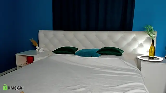 Eva  Lewis online show from 11/30/25, 01:09