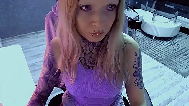 InesGold online show from 04/18/26, 03:16