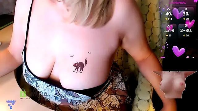  -Luna-  online show from 10/31/25, 08:43