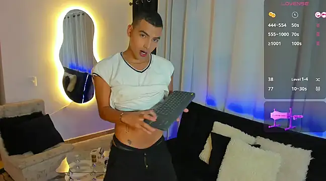 Snapshot of Andrew_x777 chatting on 02/20/25, 11:43 Andrew x777 online show from 02/20/25, 11:43