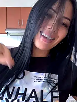 Snapshot of Sara_luna_ chatting on 12/03/24, 08:50 Sara luna  online show from 12/03/24, 08:50