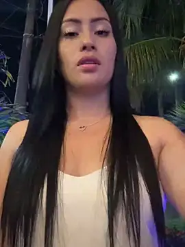 Sara luna  online show from 11/10/25, 01:26