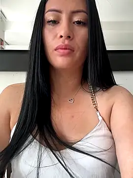 Sara luna  online show from 11/10/25, 01:32