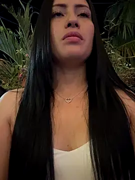 Sara luna  online show from 11/11/25, 03:06