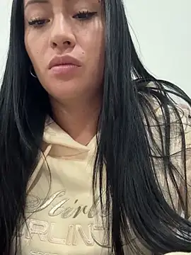 Sara luna  online show from 11/27/25, 12:02