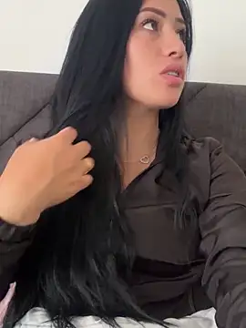 Sara luna  online show from 03/05/26, 04:25