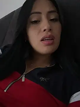 Snapshot of Sara_luna_ chatting on 06/28/26, 10:05 Sara luna online show from 06/28/26, 10:05