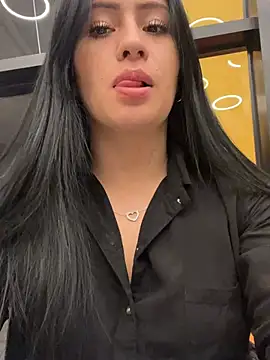 Snapshot of Sara_luna_ chatting on 07/16/26, 12:05 Sara luna online show from 07/16/26, 12:05
